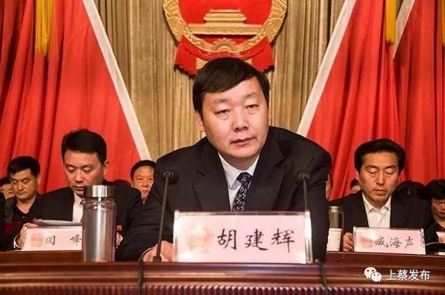 在主席台就座的还有臧海声,闫峰,桂兆权,张金涛,刘银业,陈佳,李超等县