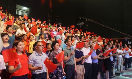 齐唱《我和我的祖国》.图片来源:株洲文明网