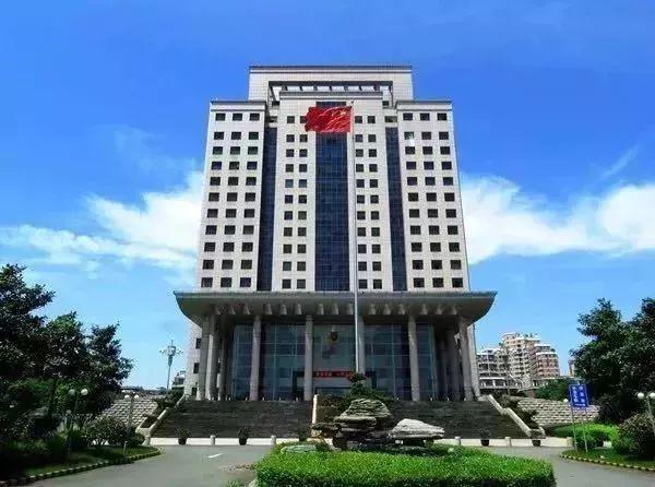 为了缓解市区停车难问题,金华市委市政府决定,除涉密等特殊单位,市区