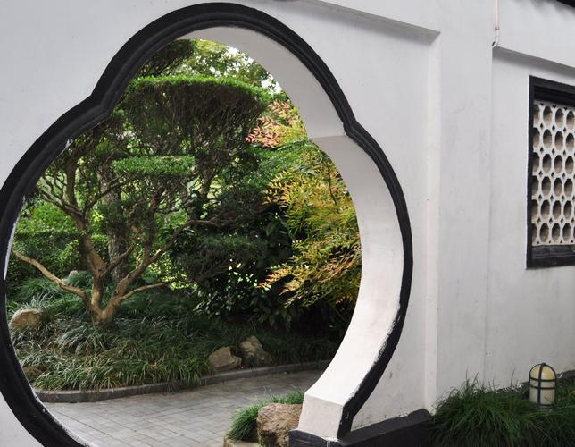 标题:桂林公园的园林洞门