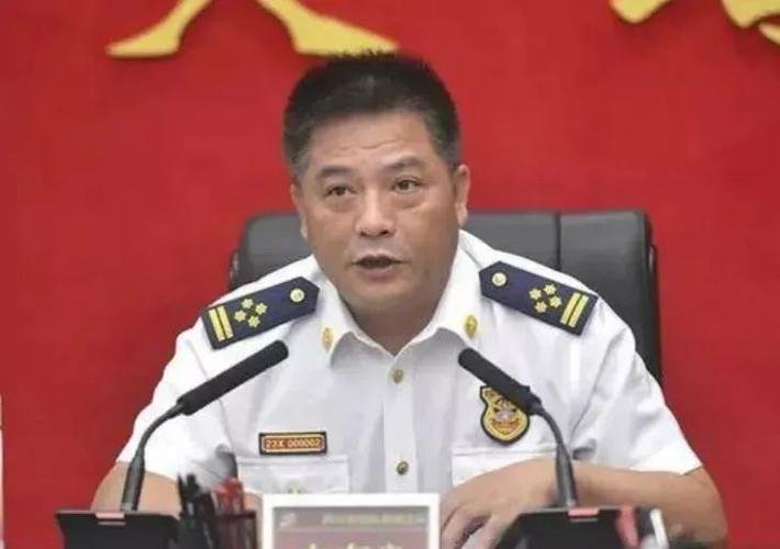 刘赋德  四川消防救援总队总队长