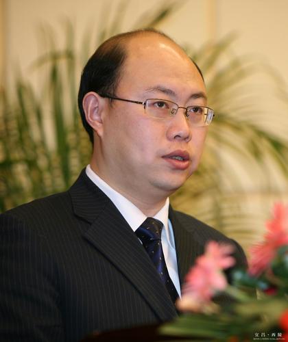 区委副书记,区长宋涛代表西陵区作大会发言