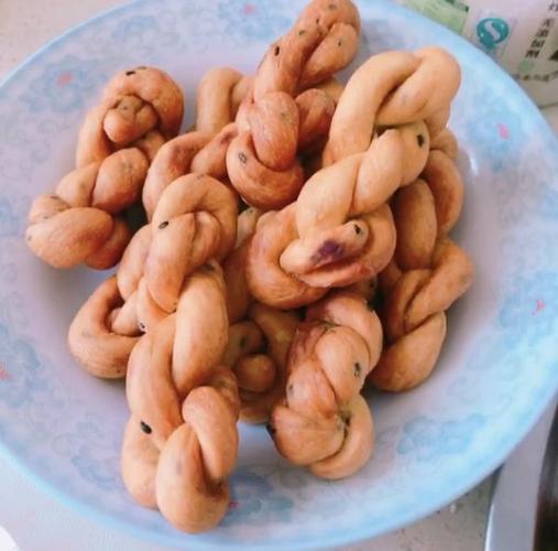   酥酥脆脆甜麻花儿