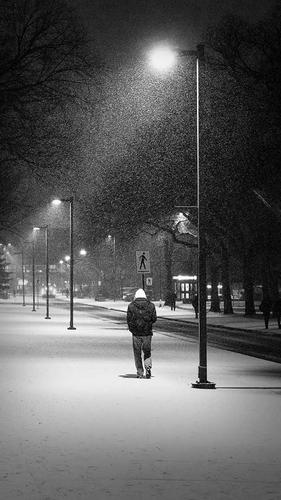 有哪些意境很孤独的壁纸,类似一舟一人江上游或独钓寒江雪的那种,谢谢