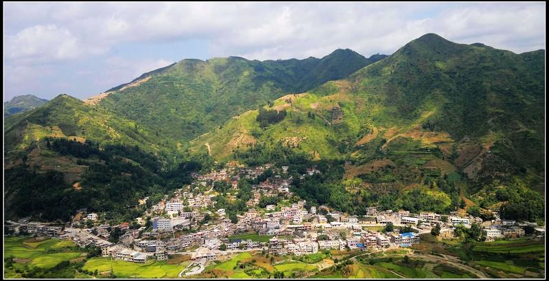  p>六马镇位于镇宁自治县南部,距镇宁县城63公里,北连沙子乡,南与良田