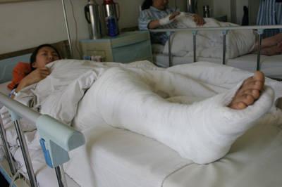 恶劣天气骨折患者增多 医疗费谁来埋单起争议(图)