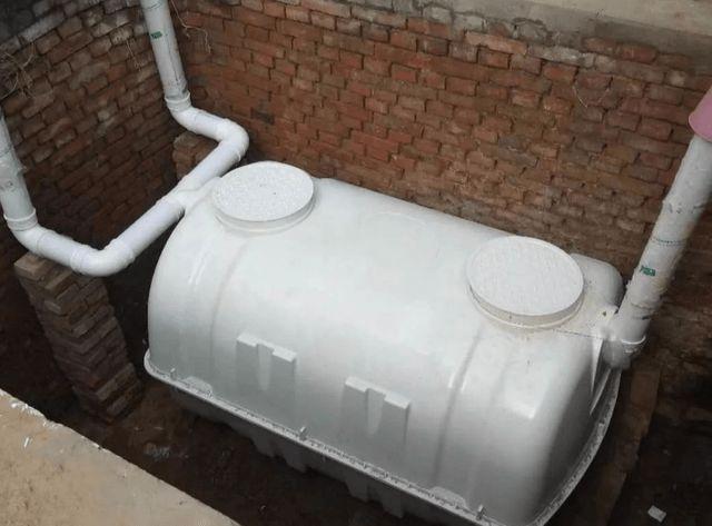 国家帮农村免费改造厕所,为何有些农民却不乐意?4点担忧很现实