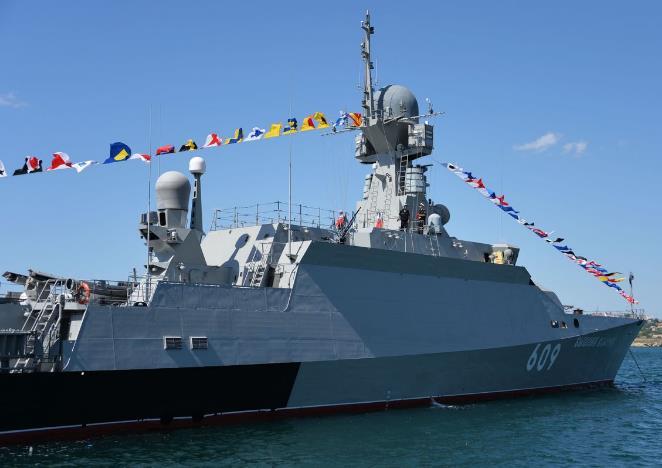 美军驱逐舰再次驶入黑海 俄迅速出动导弹舰跟踪