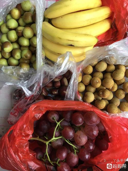 早上吃完早餐,跟老公一起去菜市场买了好几种水果