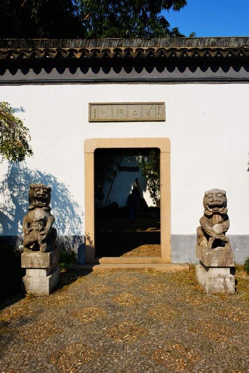 因赵孟頫非常仰慕唐朝大诗人王维,故取法王维别业"辋川庄",命名此处
