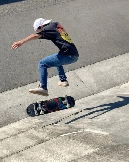 奥运金牌背后的日本「滑板热」,连西山彻也是被影响的一代