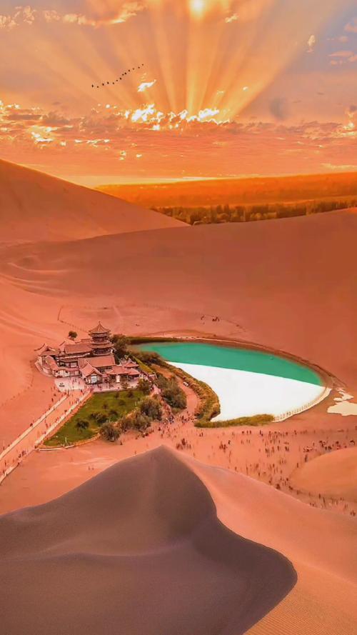 沙漠中的月牙泉,几百年也不干涸,这水到底是从哪里来的?