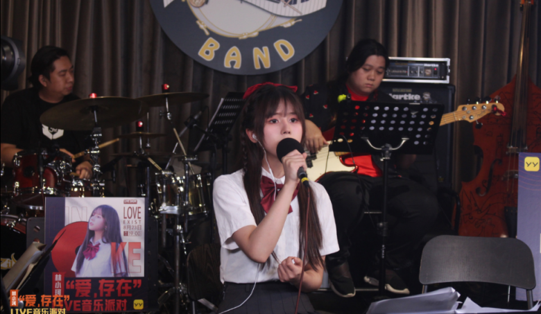 新晋00后歌手林小珂走红首个线上音乐派对人气高达30万