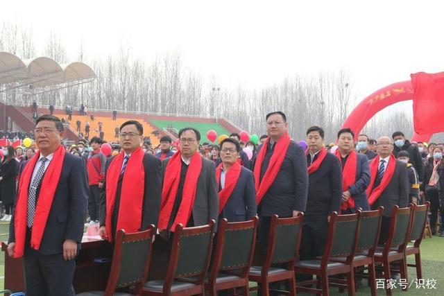 枣庄八中东校举行2021届学生成人仪式暨高考誓师大会