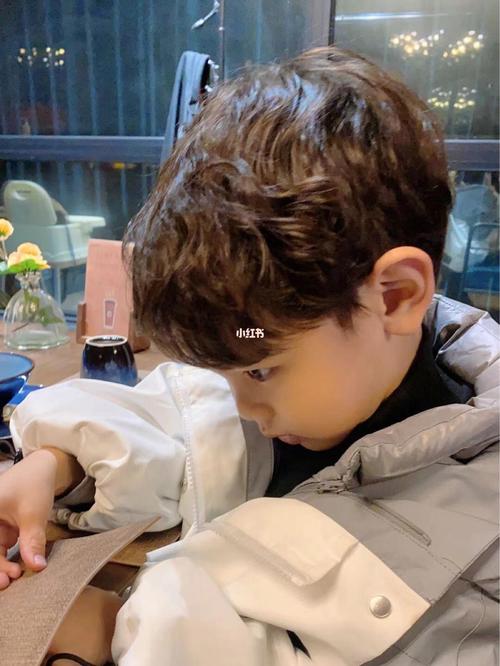 9699超帅气的男宝宝烫发!