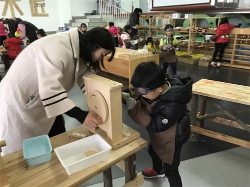 苏州元和幼儿园_中班特色木工活动之小鱼游