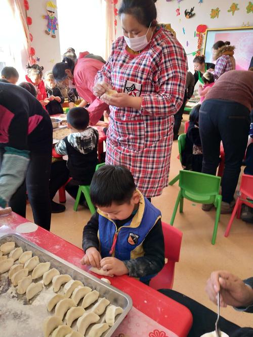 2018年中班元旦亲子活动,包饺子