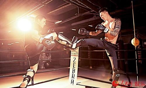 练就了一身健壮有型的肌肉,时而霸气逼人,时而优雅帅气,在拳击手和