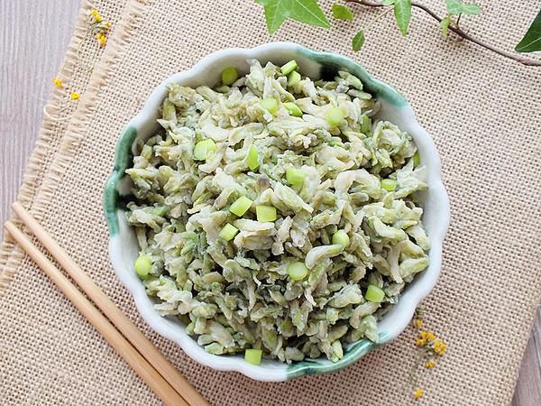 槐花飘香蒸槐花的做法