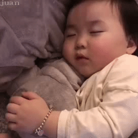 萌娃表情包:这小女孩也太可爱了,回家也生一个