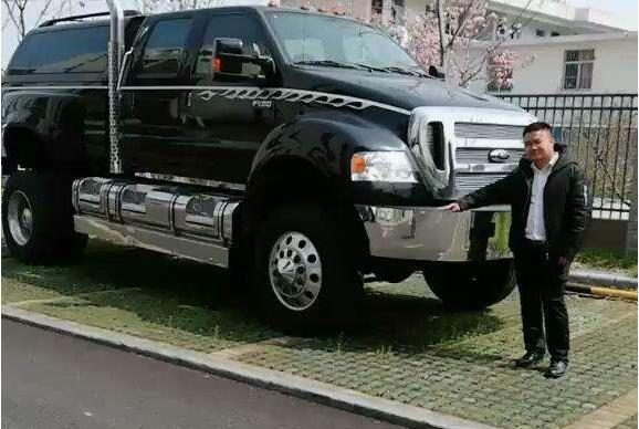 网友:不愧是真正的"猛禽"的福特f650,个头堪比公交车