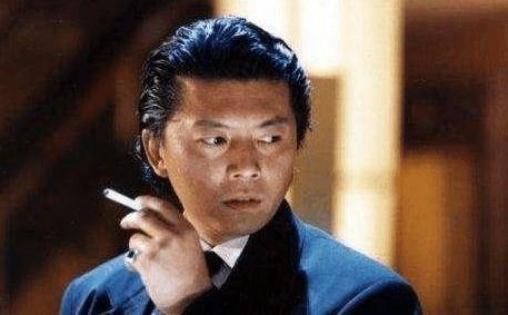 跟张耀扬齐名,《鼠胆龙威》饰医生,风头超过李连杰,现