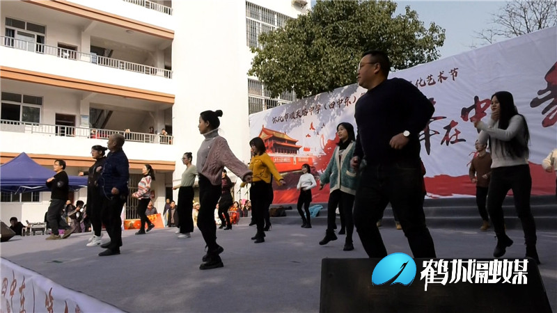 怀化市顺天路中学:举办校园文化艺术节 800余名师生同台表演