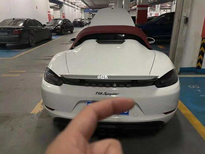 出保时捷718spyder,一手22年2000公里只要8x