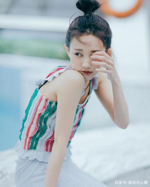 女神李一桐身材很瘦,甜美感十足,美翻了!