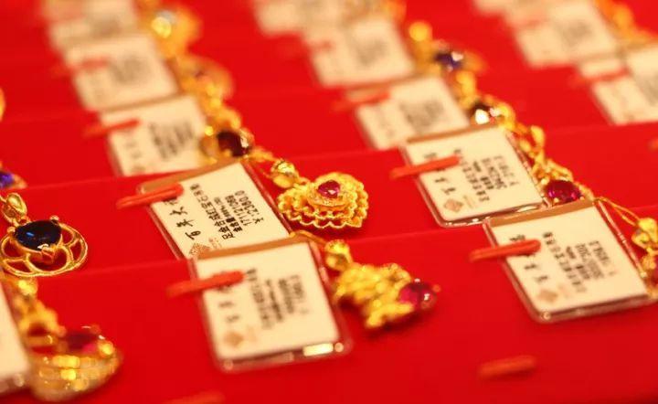 百年大福&金六福&世爵百年三家珠宝店里 黄金首饰任你挑 送给她