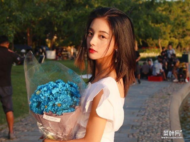 《超时空恋人》是都市奇幻穿越剧,朱丽岚饰演女主