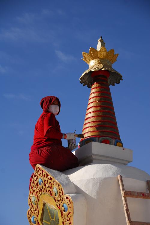 禅古寺的八座大佛塔还在建设当中,但是刚建好不久,就遇到了玉树大地震