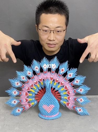用纸折的大孔雀,看看漂亮嘛_手工_兴趣爱好_手工