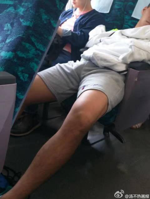 体育帅哥运动裤激凸 (第1页)