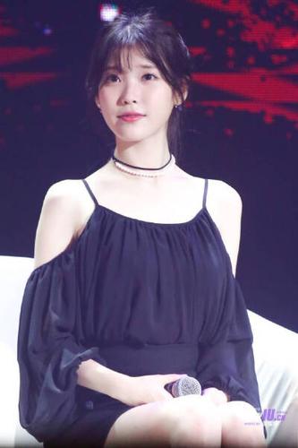 小姐姐自拍壁纸