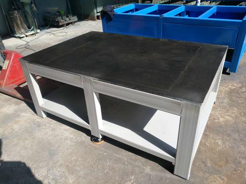 焊工工作台一般用金属焊接工作台