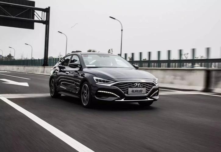 价格差不多,性能却更强悍!北京现代菲斯塔,真能超越本田思域?