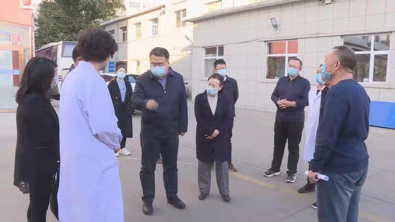 董雄伟调研指导疫情防控工作