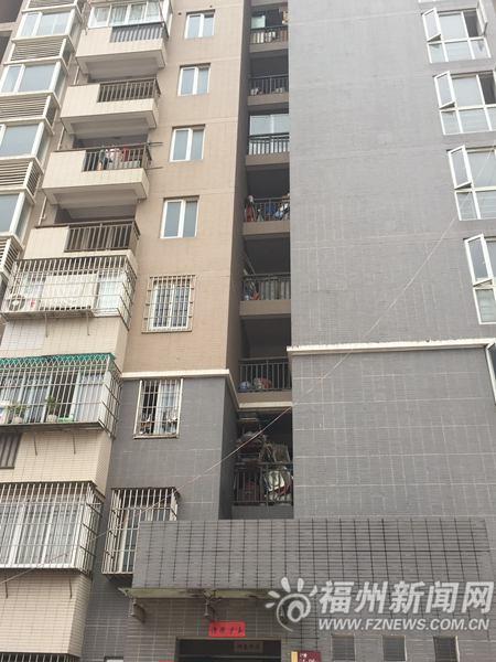 福湾新城春风苑采光通风井被占用物业多次劝阻