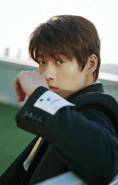 简介:魏大勋时尚帅气写真图片,分享一组魏大勋图片给大家,图中的明星