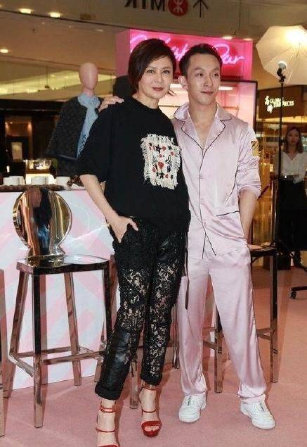 56岁关之琳身着透视蕾丝裤,网友:奶奶也疯狂,太辣眼睛