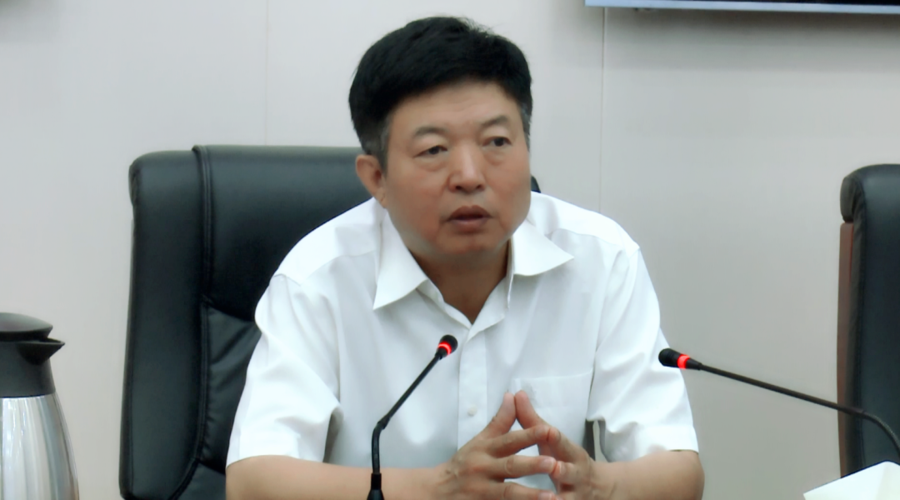 南阳市政协副主席,南召县委书记刘永国主持会议.县长方明洋出席会议.