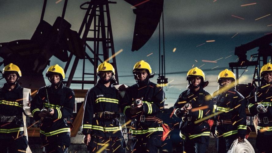 献礼八一建军节 新疆消防兵拍酷炫宣传海报