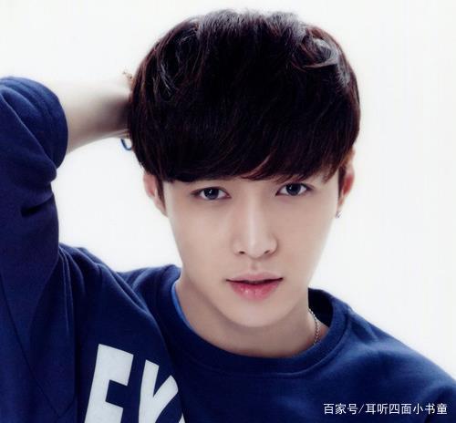 年纪轻轻的他也是一位颜值兼实力的新星,2005年张艺兴就拿下《明星