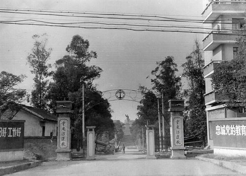 那年花开四十载 一一重庆河运学校驾驶23班2018年同学