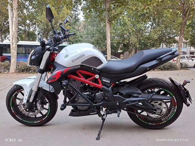 胶州贝纳利黄龙300