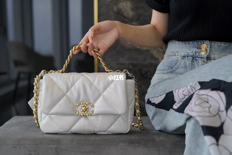 chanel 19 bag_香奈儿怎么样_包包_手袋_菱格纹_金属链条_高光_最爱的