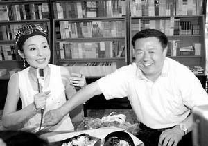 邬倩倩签售新书 尤小刚给太太泼凉水(图)