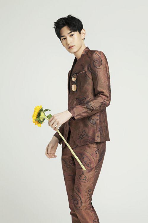 明星新闻 正文   近日,因《我的奇妙男友》人气大升的韩国演员金泰焕