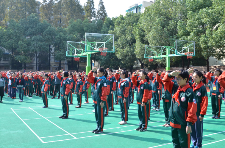 鞍山实验中学人大领巾大人大责任大鞍山实验中学举行换戴大号红领巾